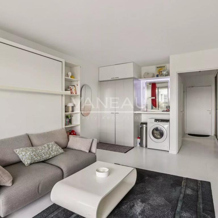 XV ème Javel - Grand studio lumineux avec loggia. Sans vis-àvis