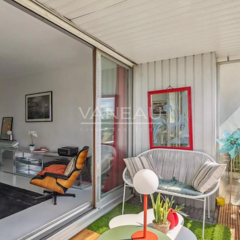 XV ème Javel - Grand studio lumineux avec loggia. Sans vis-àvis
