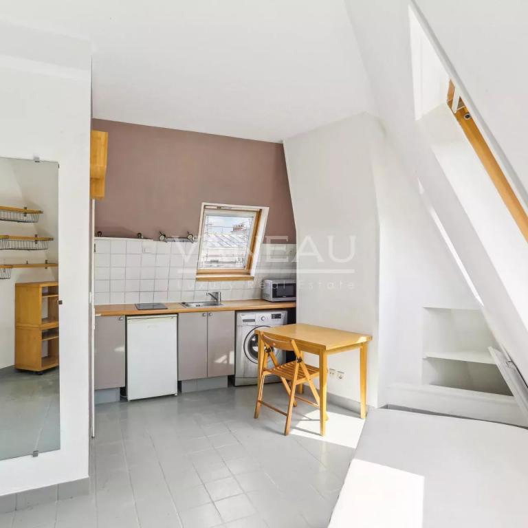 Paris VIIIe Rome/Batignolles Studio Dernier étage