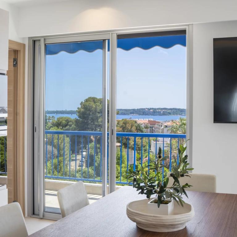 Cannes Basse Californie appartement à vendre 4 pièces vue mer