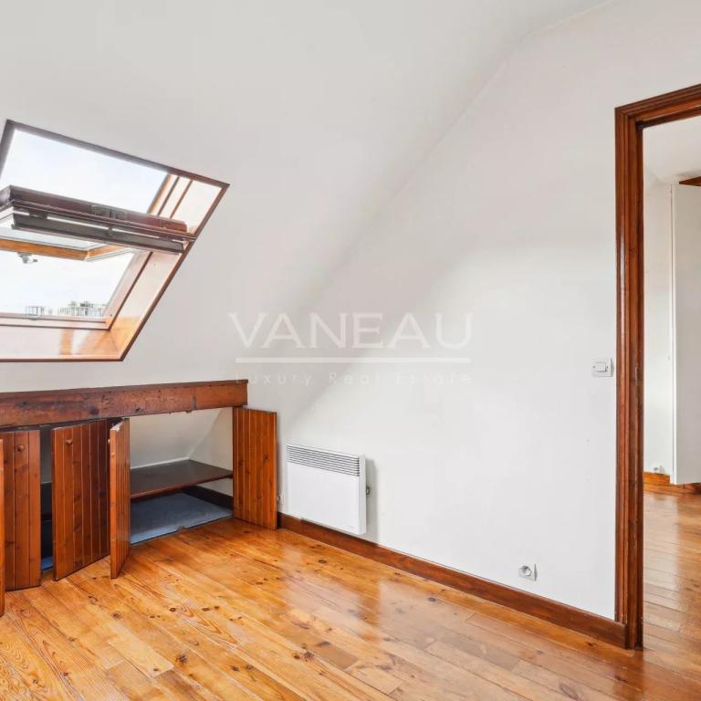 Batignolles - Appartement deux pièces dernier étage