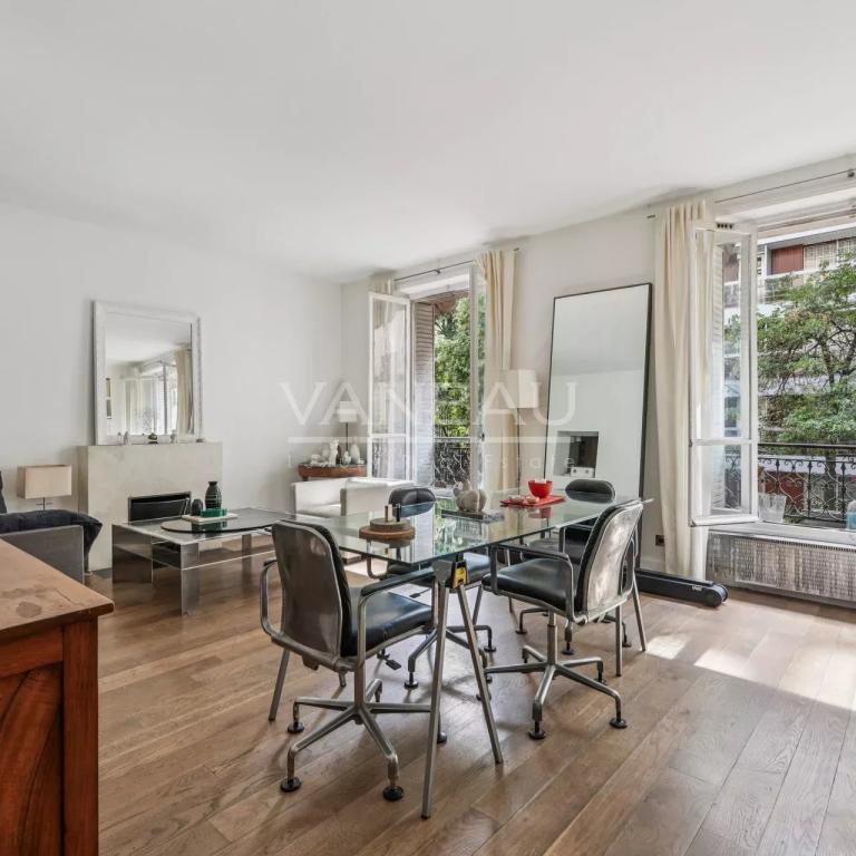 PARIS XV- Appartement trois pièces en bon état
