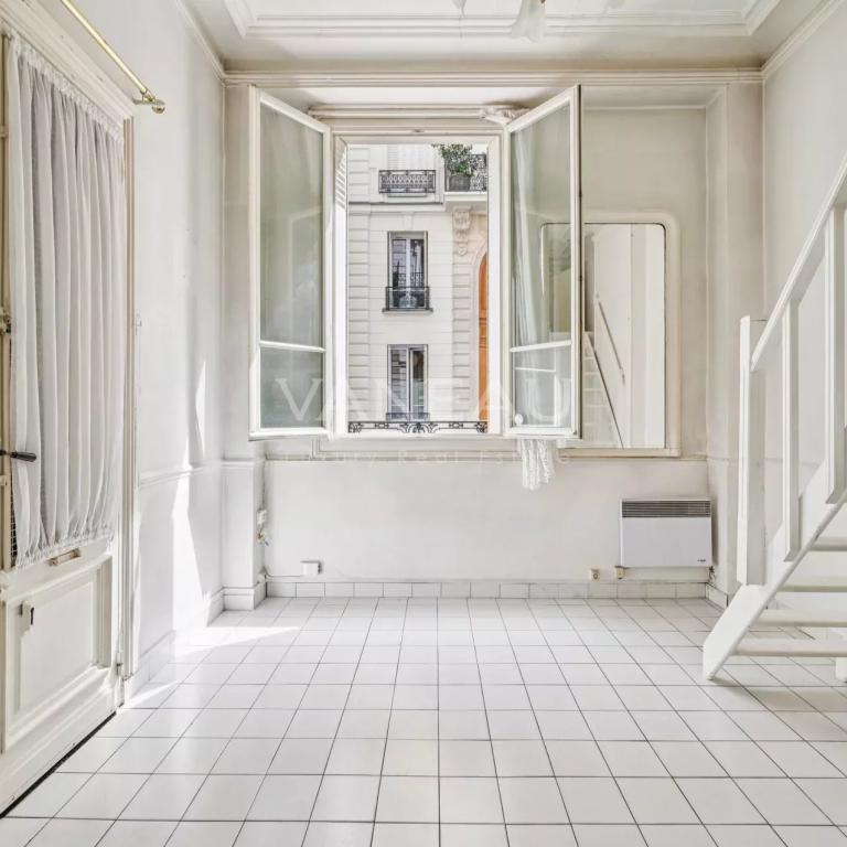 Paris XVe - Boulevard Pasteur - Studette avec mezzanine