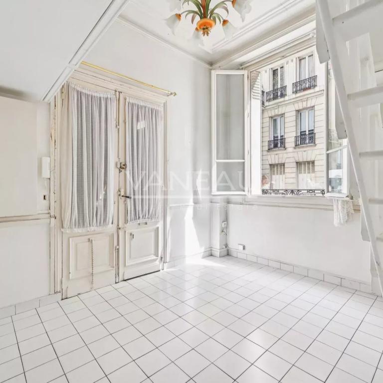 Paris XVe - Boulevard Pasteur - Studette avec mezzanine
