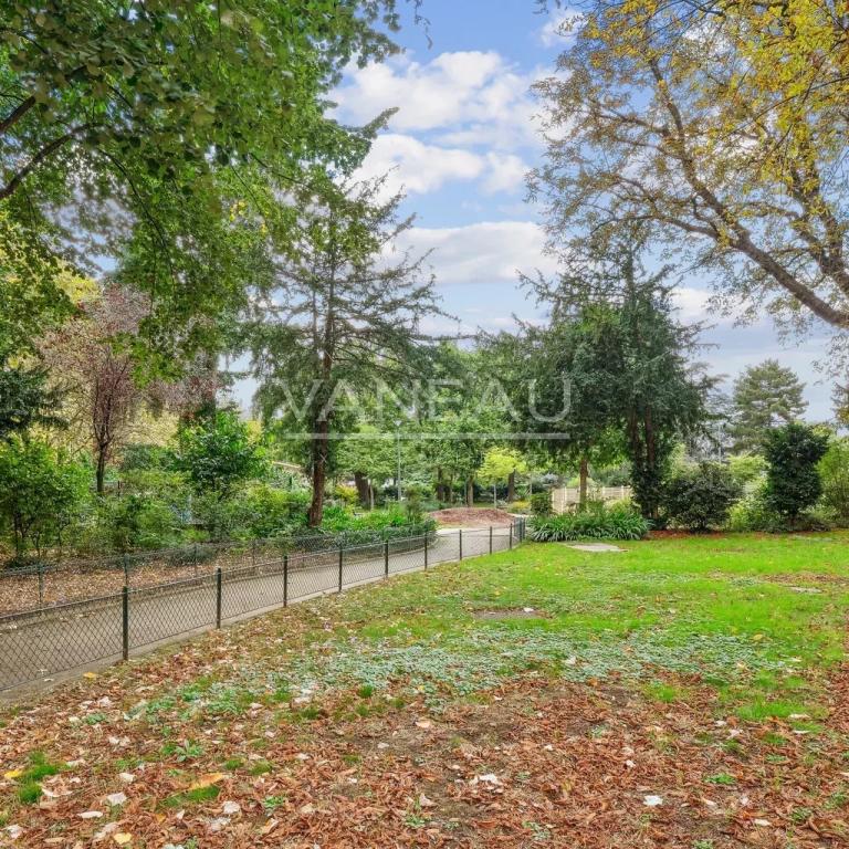 BOULOGNE - Porte de Saint Cloud  -  Grand studio - idéal investi
