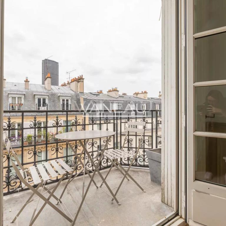 Paris VII - superbe deux pièces avec balcon - Rue de Sèvres
