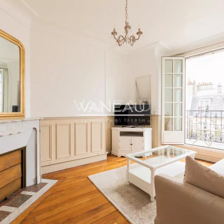 Paris VII - superbe deux pièces avec balcon - Rue de Sèvres