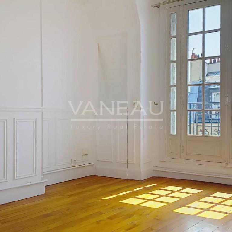 Paris VII - superbe deux pièces non meublé avec balcon - Rue de 