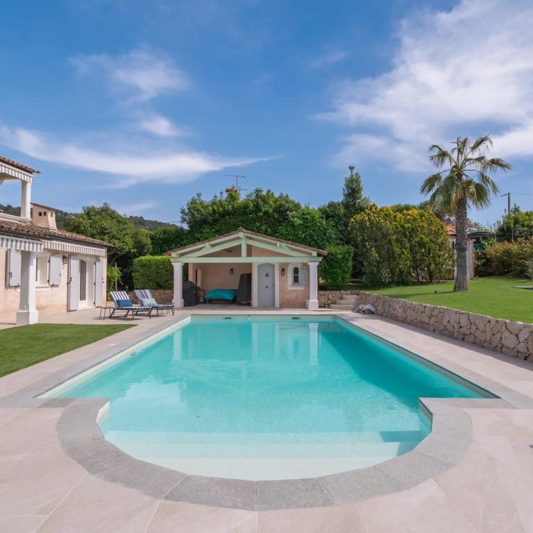 Proche Mougins, Magnifique villa rénovée à vendre