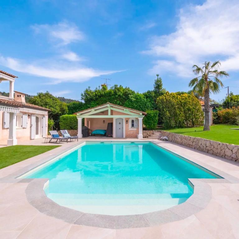 Proche Mougins, Magnifique villa rénovée à vendre