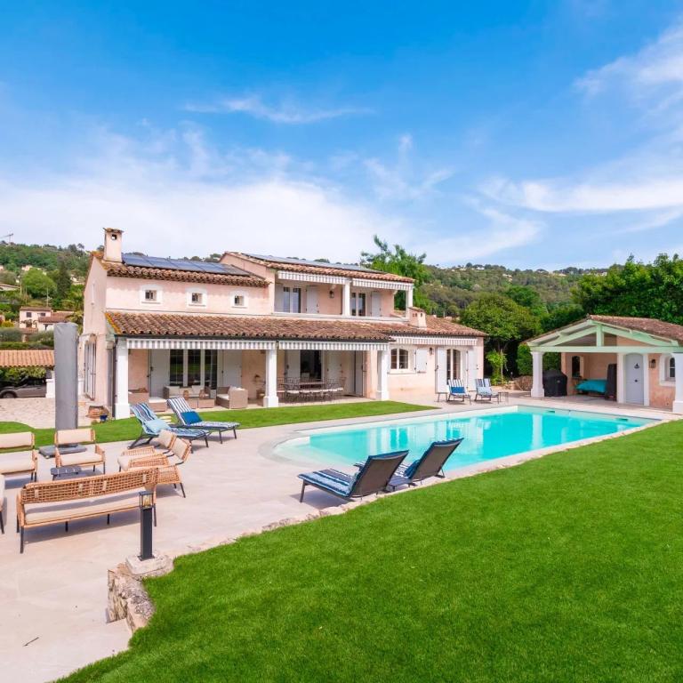Proche Mougins, Magnifique villa rénovée à vendre