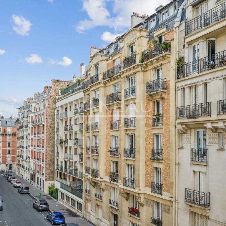 Paris XVe  Necker - Pasteur - Superbe appartement quatre pièces 