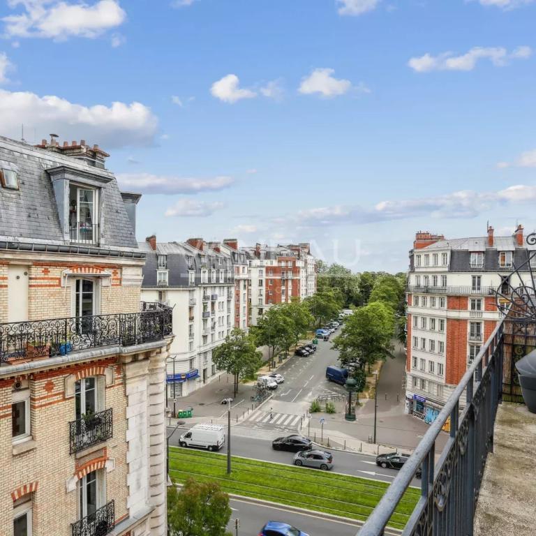 Paris 12e - Porte Dorée - Vues dégagées - étage élevé avec ascen