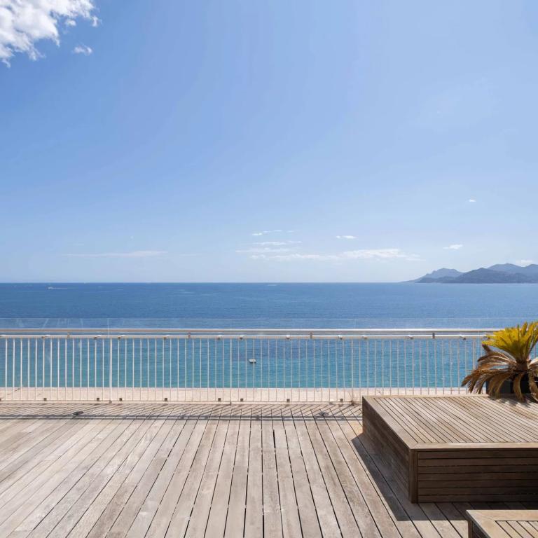 Cannes Plages du Midi - Penthouse 4 pièces vue mer à vendre