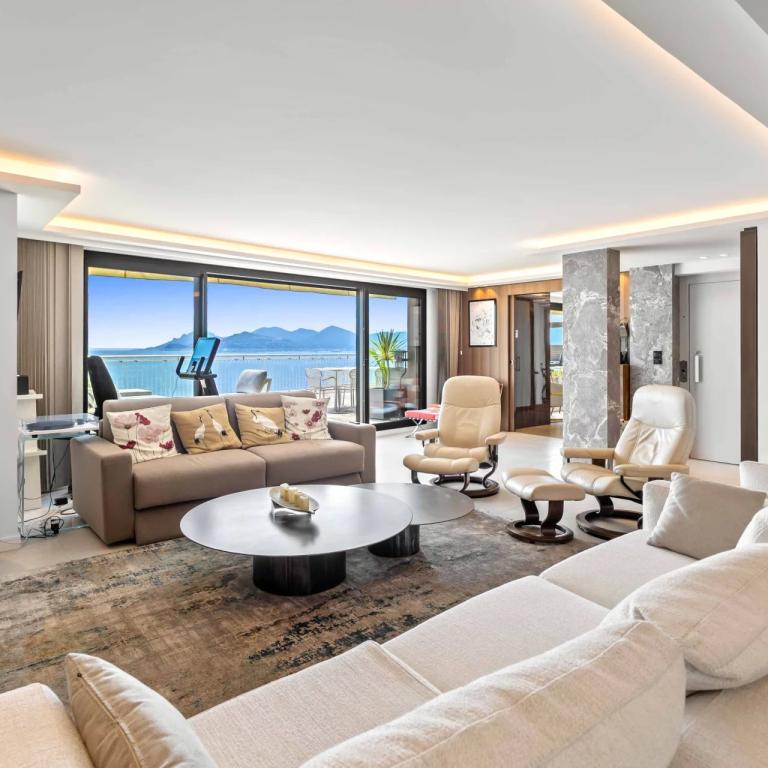 Cannes Plages du Midi - Penthouse 4 pièces vue mer à vendre