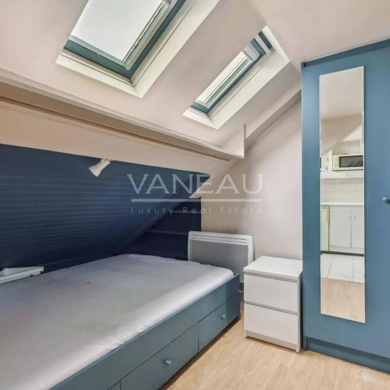 Paris Ier Place Vendôme - Charmante  studette en étage élevé