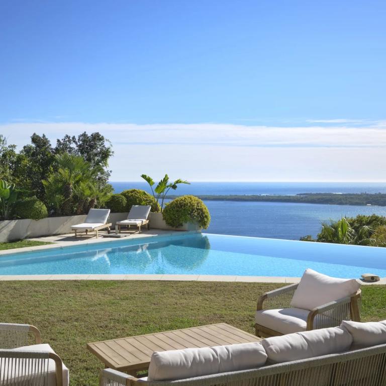 CANNES VILLA RENOVEE VUE MER PANORAMIQUE A VENDRE