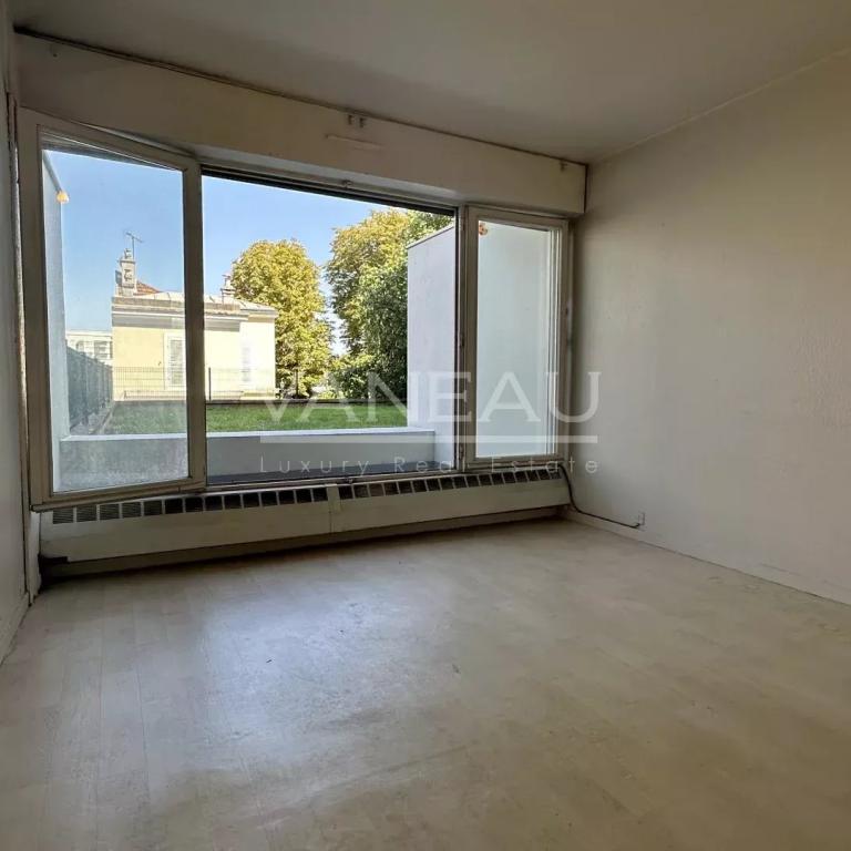 Studio avec Terrasse, box et résidence rénovée et sécurisée – Vi