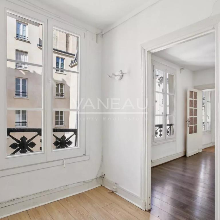 Paris IIème - Rue Sainte-Apolline - Trois pièces à rénover -