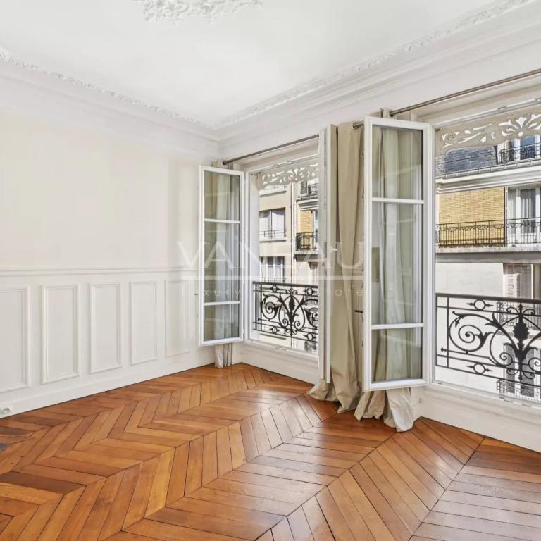 Paris XVIe - Auteuil - Appartement traversant en étage élevé.