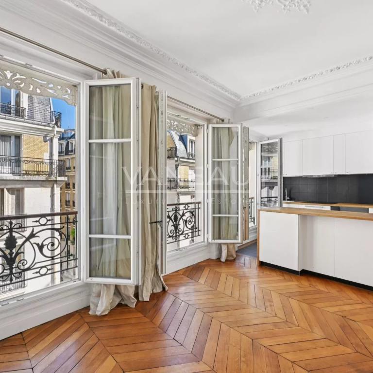 Paris XVIe - Auteuil - Appartement traversant en étage élevé.