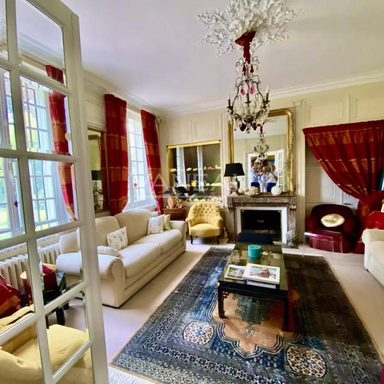 Maison de maitre en Normandie au cœur d’un parc paysager.