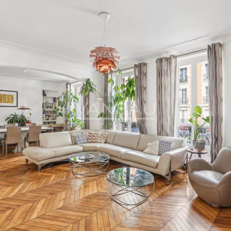 Paris Xème - Bel appartement familial de quatre pièces en parfai