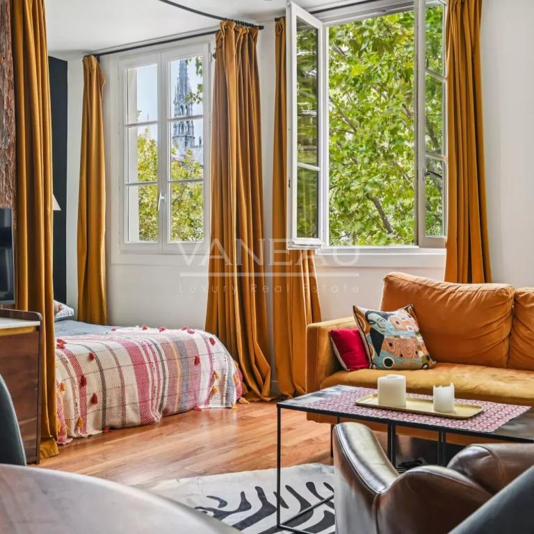PARIS Ve - Notre Dame - Beau 2 pièces