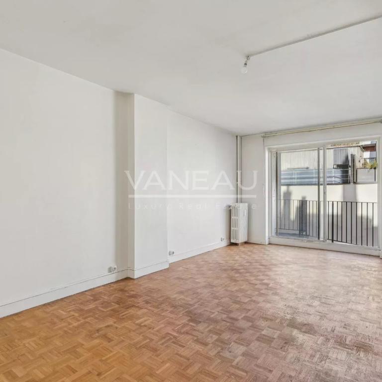 Paris XV ème, grand studio 34.38 m² avec balcon