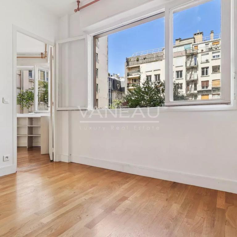 PARIS XV - Mairie : Appartement deux pièces avec vue dégagée