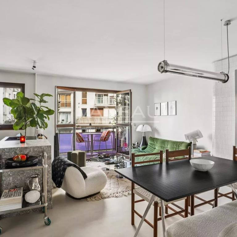 Paris IXe. Victor Massé - Appartement rénové avec balcon.