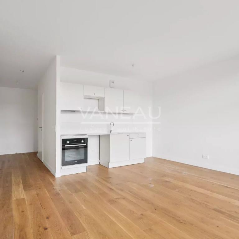 Issy-les-Moulineaux - Appartement deux pièces rénové balcon vue 