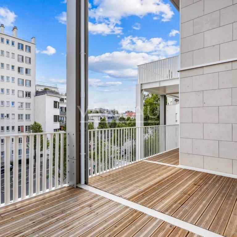 Issy-les-Moulineaux - Appartement trois pièces rénové balcon