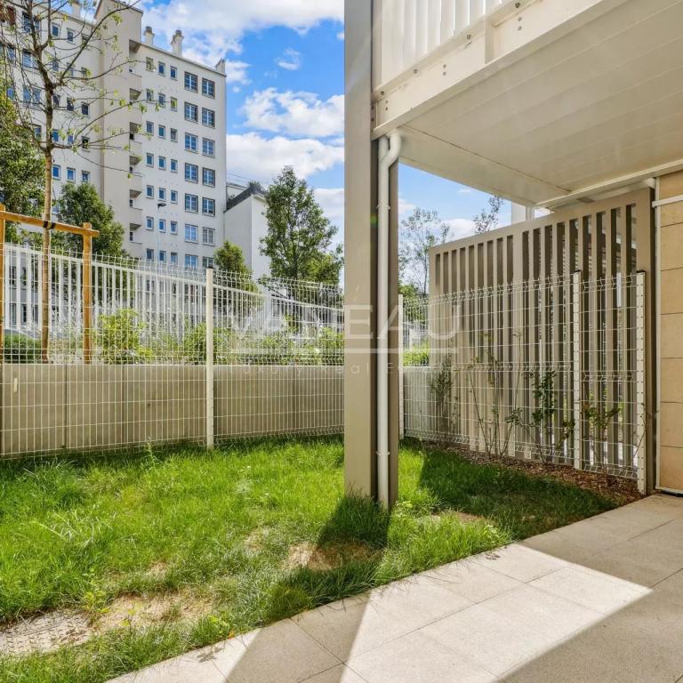Issy-les-Moulineaux - Deux pièces rénové avec terrasse et jardin