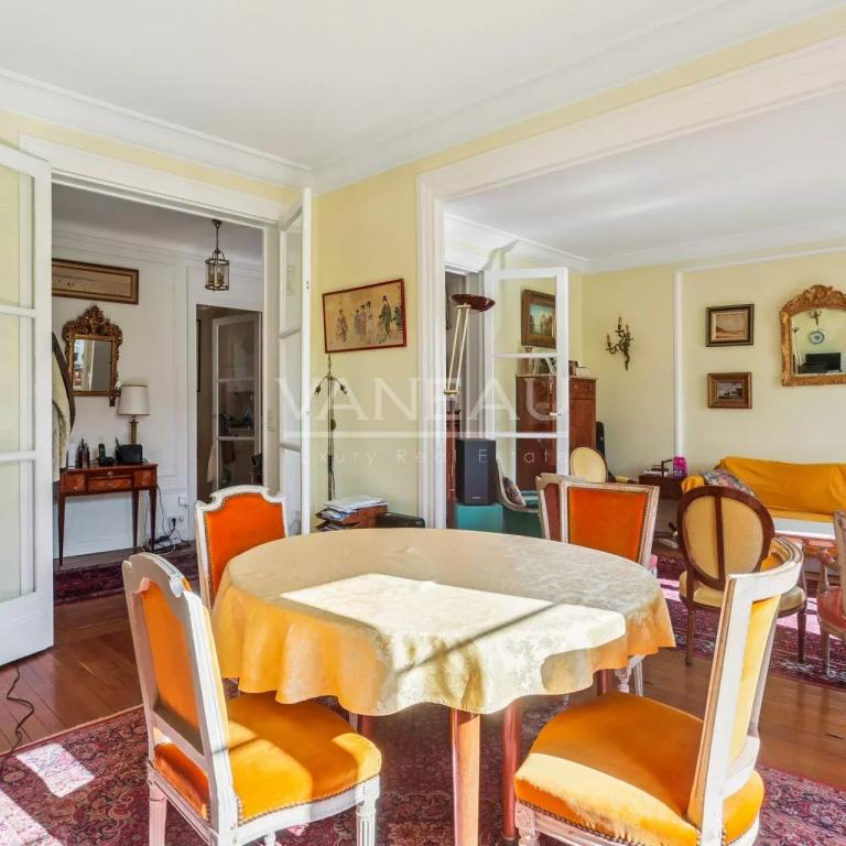 PARIS XVeme - Beau classique - Saint Lambert