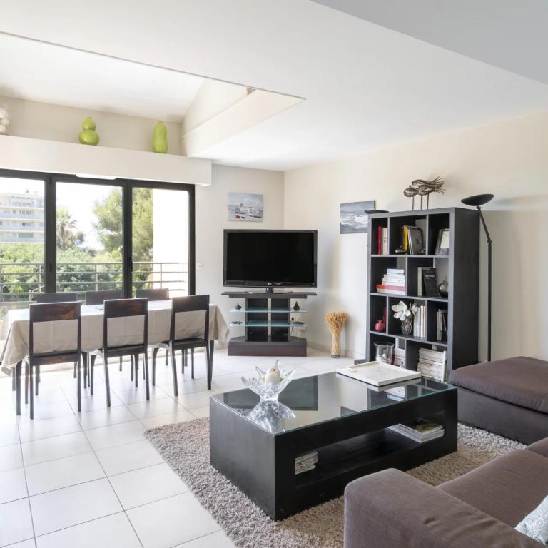 Cannes Saint-Nicolas – Superbe duplex de 5 pièces au dernier éta