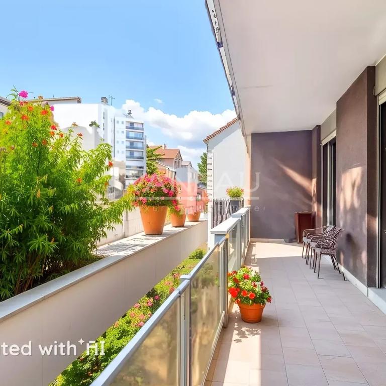 Appartement familial avec deux balcons terrasses