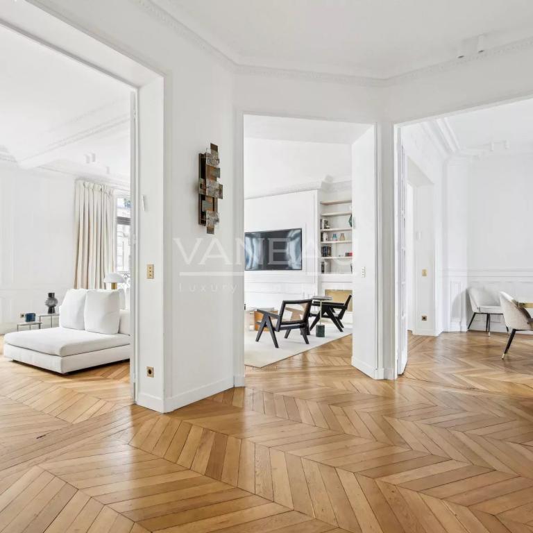 Paris XVIe - Victor Hugo - Voie privée - Exclusivité