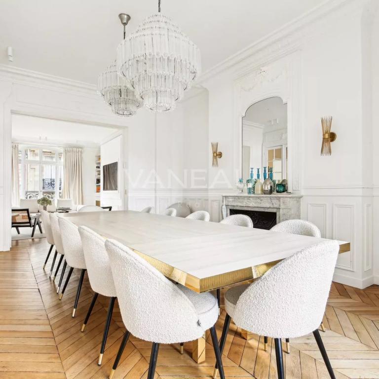Paris XVIe - Victor Hugo - Voie privée - Exclusivité