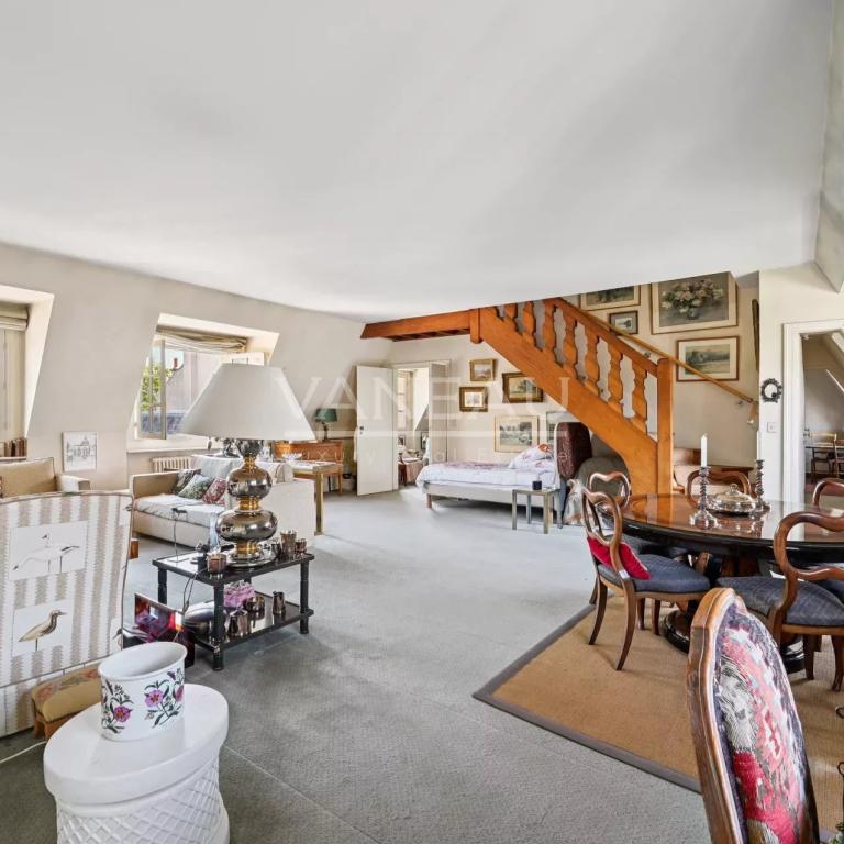 PARIS Ve - Archevêché / Maubert - Duplex en dernier étage avec v
