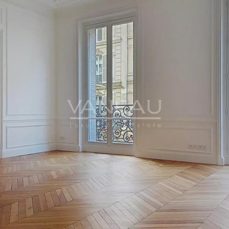 PARIS VIII - Appartement familial - Rue du Faubourg Saint Honoré