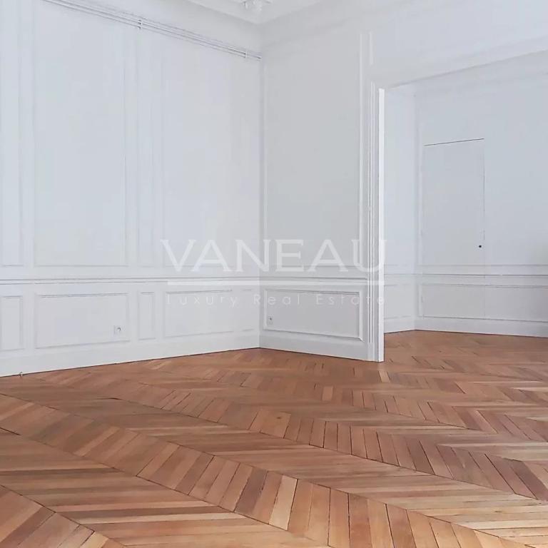 PARIS VIII - Appartement familial - Rue du Faubourg Saint Honoré