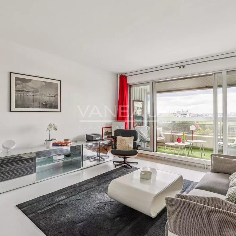 XV ème Javel RERC  - Studio lumineux avec loggia. Sans vis-à-vis