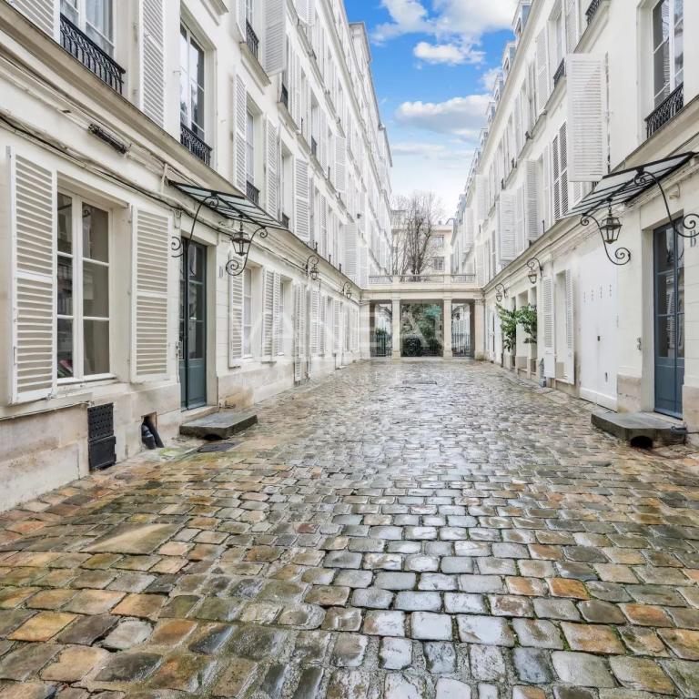 Paris VIIe - Rue de Bourgogne - 5 pièces d'exception