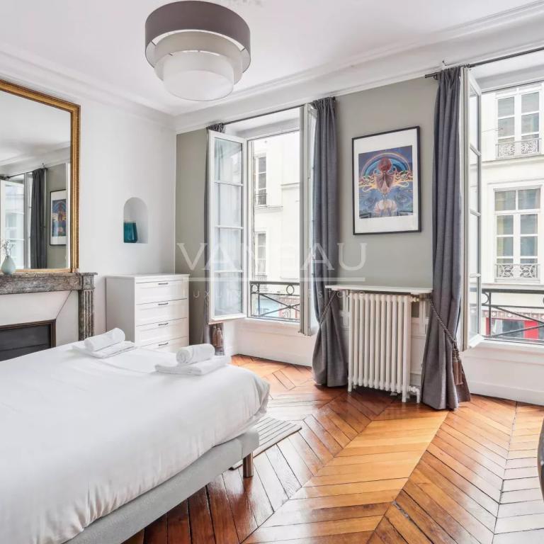 Paris VIIe - Rue de Bourgogne - Appartement familial et d'exception