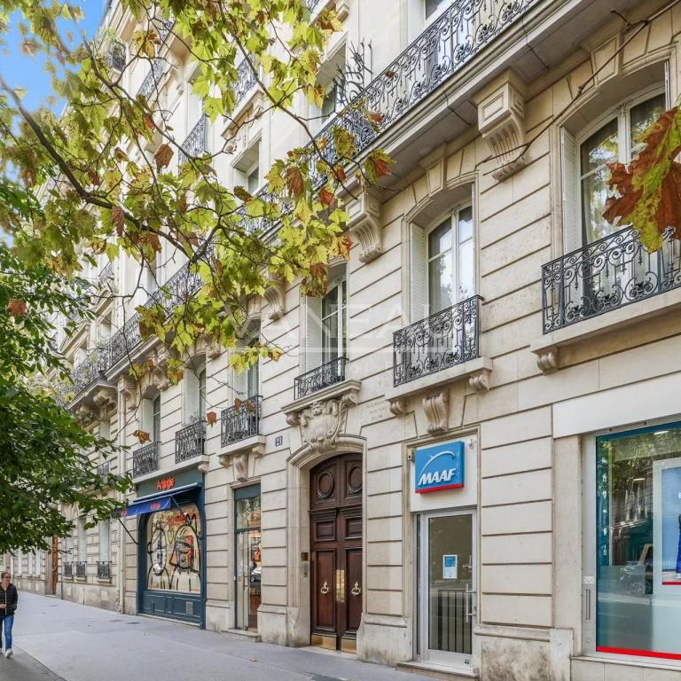 Paris XVIIe - Charmant 2 pièces - Pierre de taille, parquet, mou