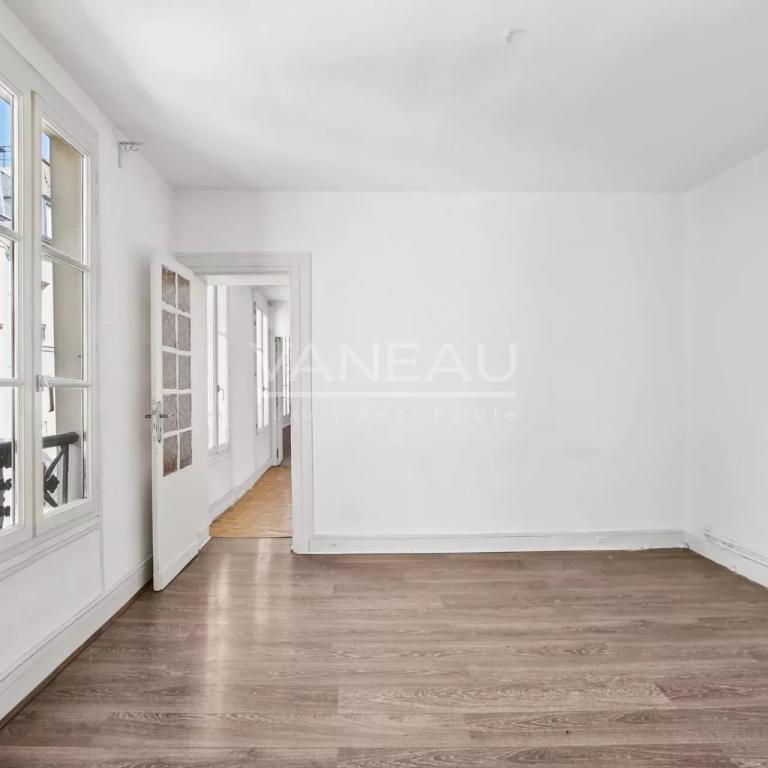 Paris IIe - Trois pièces à rénover - beau potentiel -
