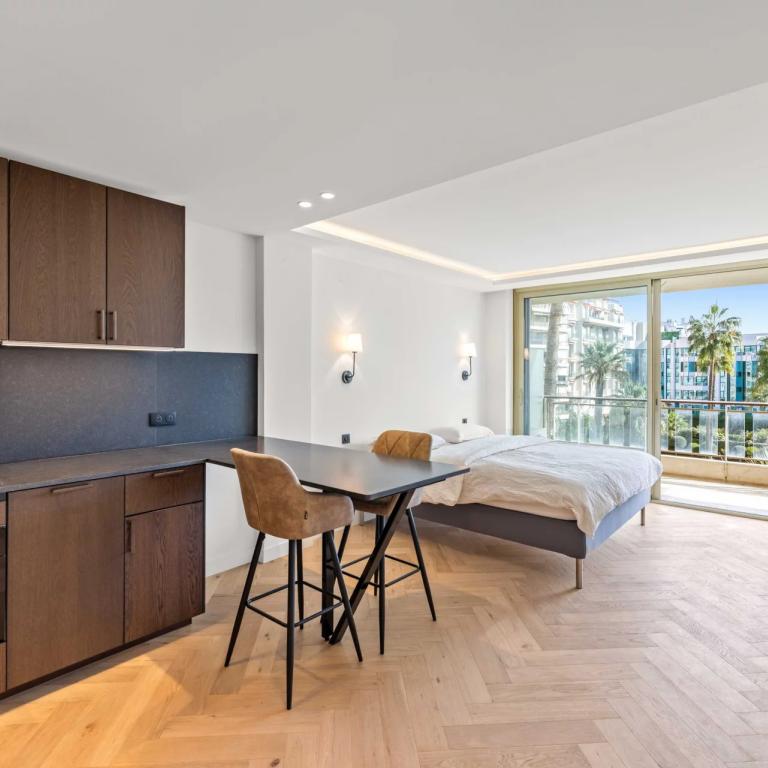 Studio rénové à vendre Cannes Croisette