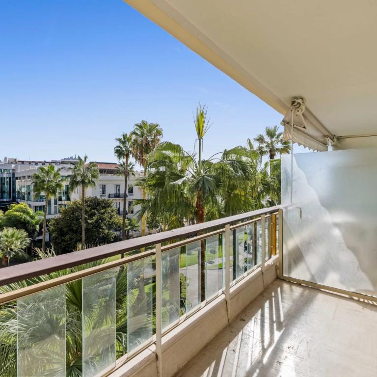 Studio rénové à vendre Cannes Croisette