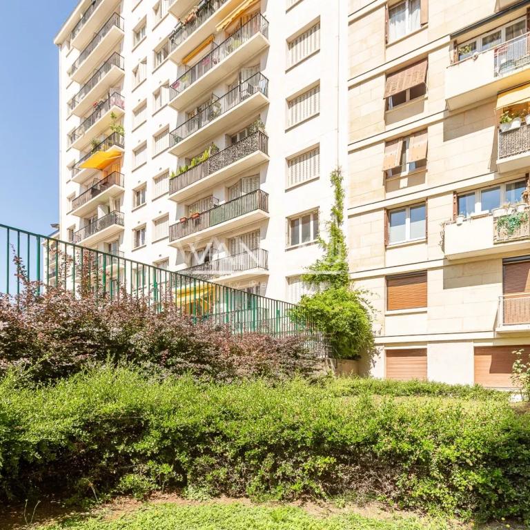 Paris 15e  Lourmel - 4 pièces sur jardin baigné de soleil !